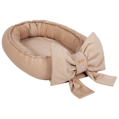 Cocon bébé avec un nœud décoratif Cocon bébé avec un nœud décoratif